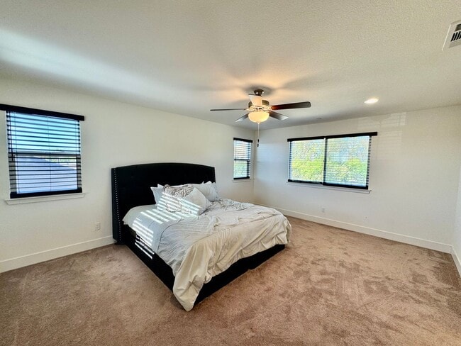 Building Photo - 5 Bedroom 3 Bath Home with Pool, pool and ...
