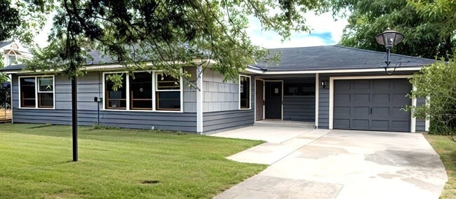 Primary Photo - 232 Acacia St