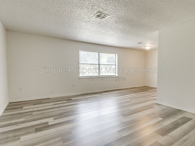 Building Photo - 14222 NE 4th St