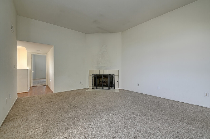 Building Photo - 17054 A Ln