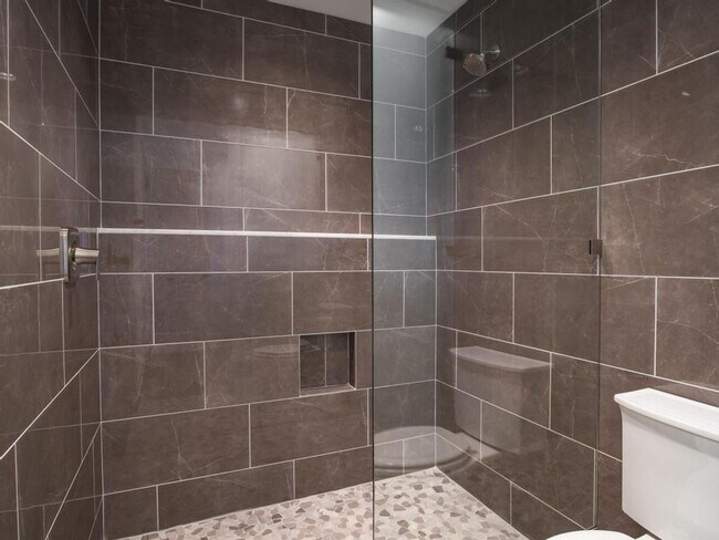 Building Photo - Luxury Townhome in the Heart of Cranberry Twp