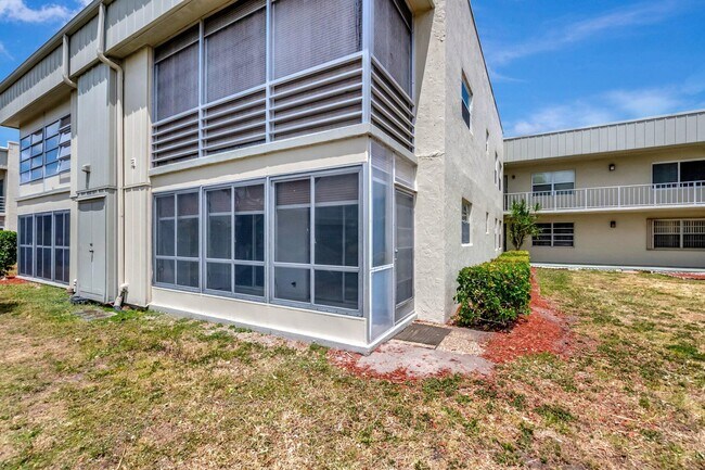 Building Photo - 297 Monaco Way