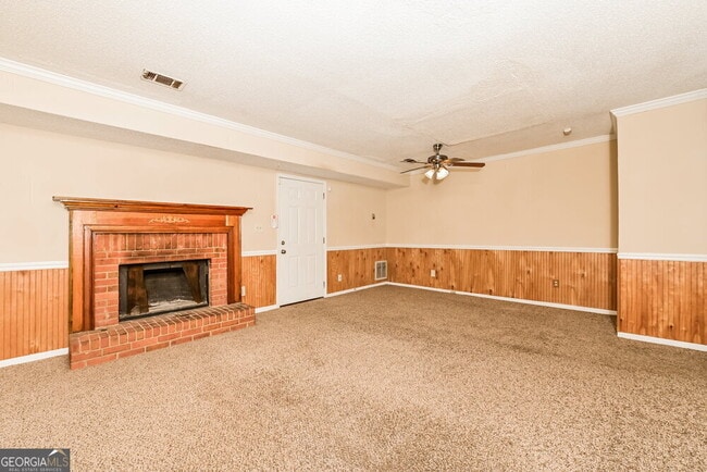 Building Photo - 700 Redland Dr