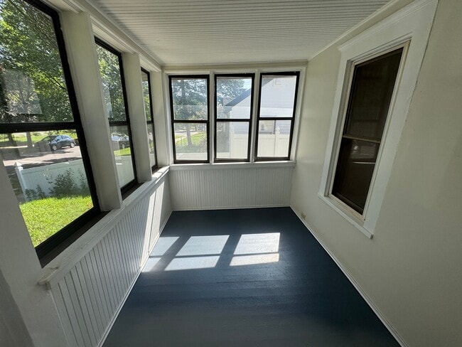 Building Photo - Gorgeous 3 Bedroom UPDATED Single Family Home