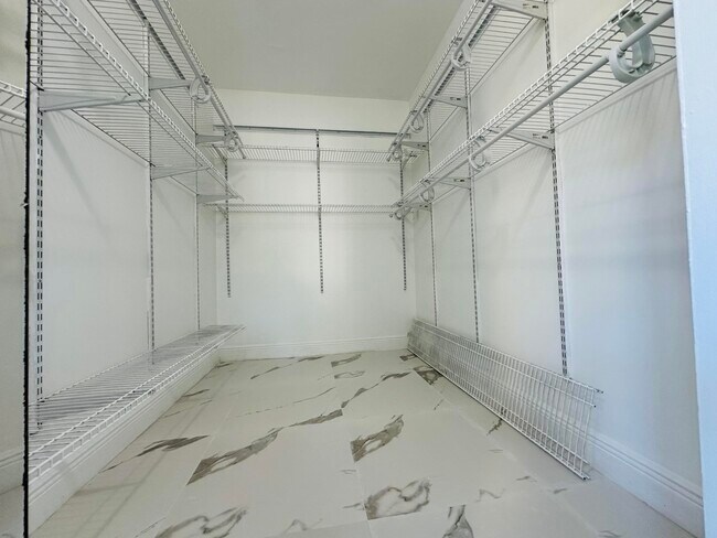 Building Photo - 1115 Green Pine Blvd