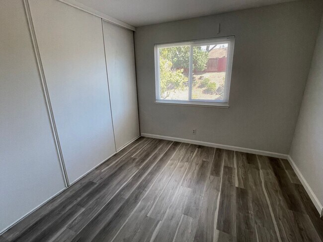 Building Photo - 2700 Bluebell Cir