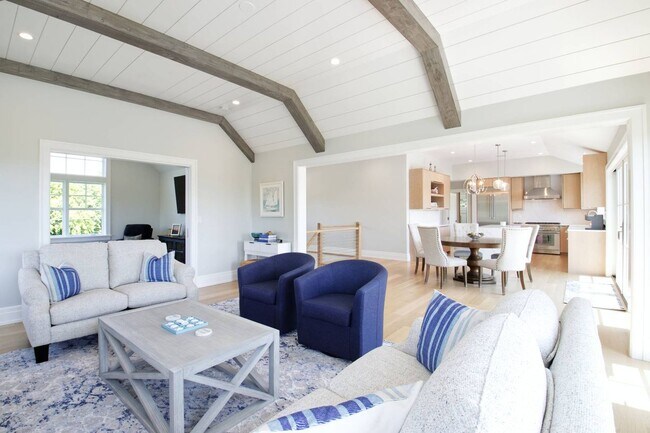 Building Photo - 12 S Elroy Dr