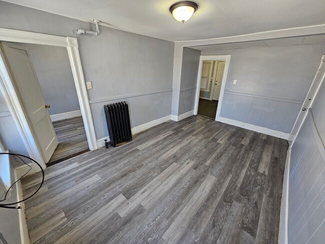 Building Photo - $1475/mo - 1 Bed / 1 Bath Second floor Apa...