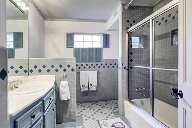 Building Photo - 5508 Candlewood Dr