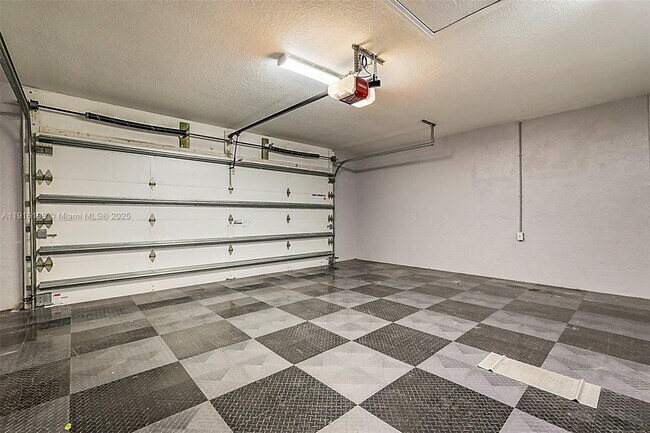 Building Photo - 10133 NW 48th Dr