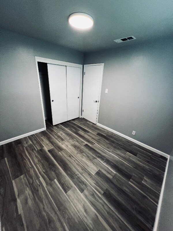 Building Photo - 6704 Larchmont Dr