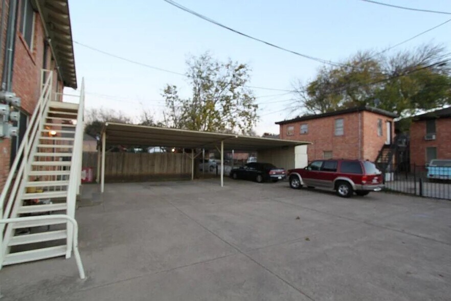 Covered Parking - 5718 Penrose Ave