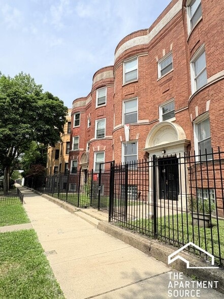 Building Photo - 4013 S Calumet Ave