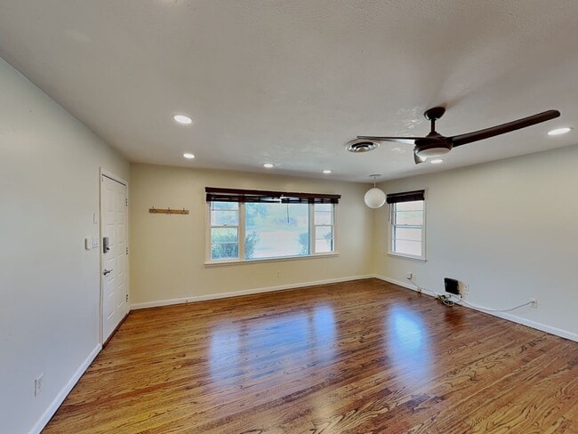 Building Photo - ONE OF A KIND GEM IN FORT WORTH!
