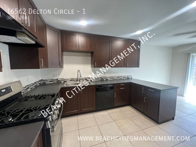 Building Photo - 16562 Delton Cir