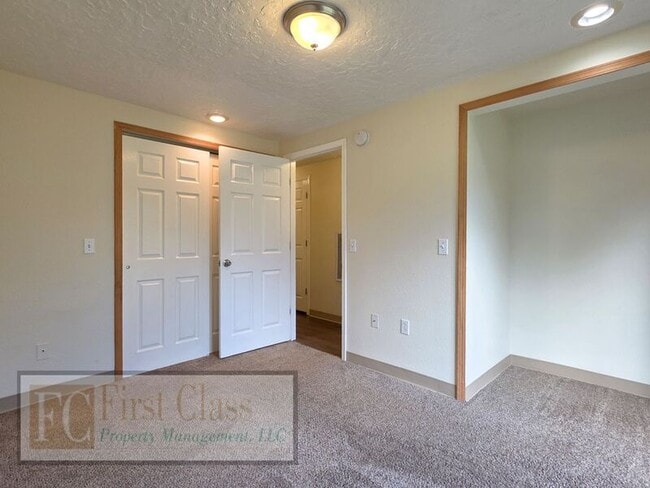 Building Photo - 298 SW Wallula Ave