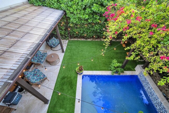 Building Photo - 627 Alcazar Ave