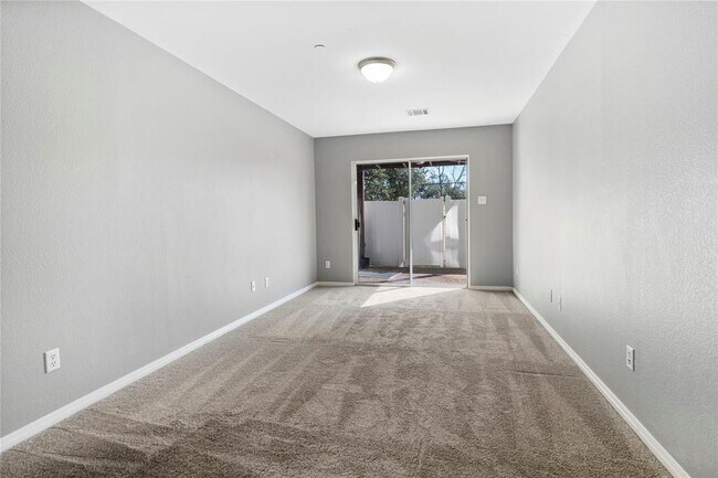 Building Photo - 700 Mandarin Flyway