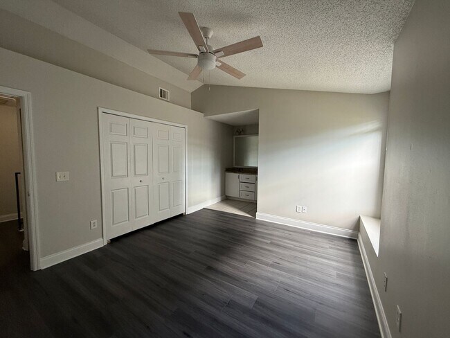 Building Photo - 2/2 Town Home in Casselberry