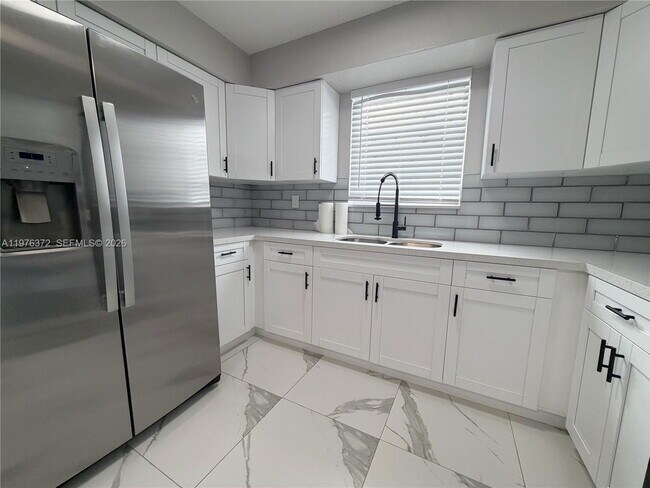 Building Photo - 508 E 23rd St