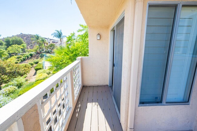Building Photo - 2BR/2.5BA Townhome with garage - READY NOW!