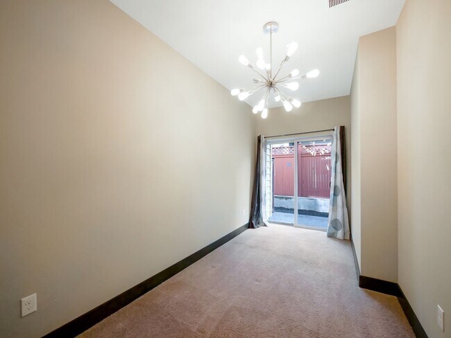 Building Photo - Peaceful 3 bed, 2.5 bath townhouse in Rent...