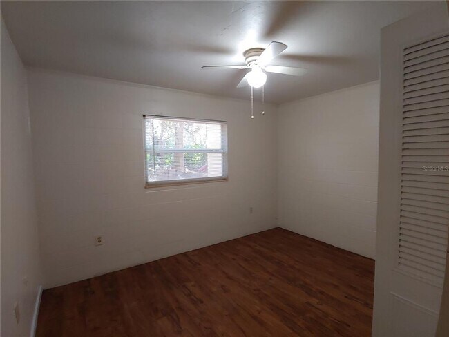 Building Photo - 208 NE 7th Pl