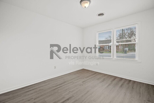 Building Photo - 402 Dupuy Ave