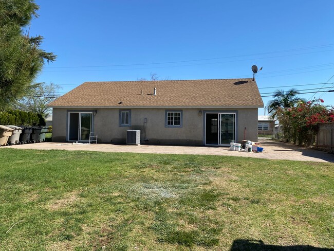 Building Photo - Single story 4 Bedroom for Lease Jurupa Va...