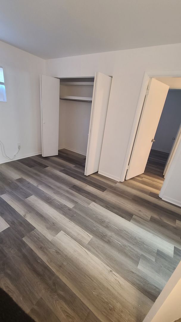 Building Photo - Fully Renovated 3/1 with huge fenced-in ba...
