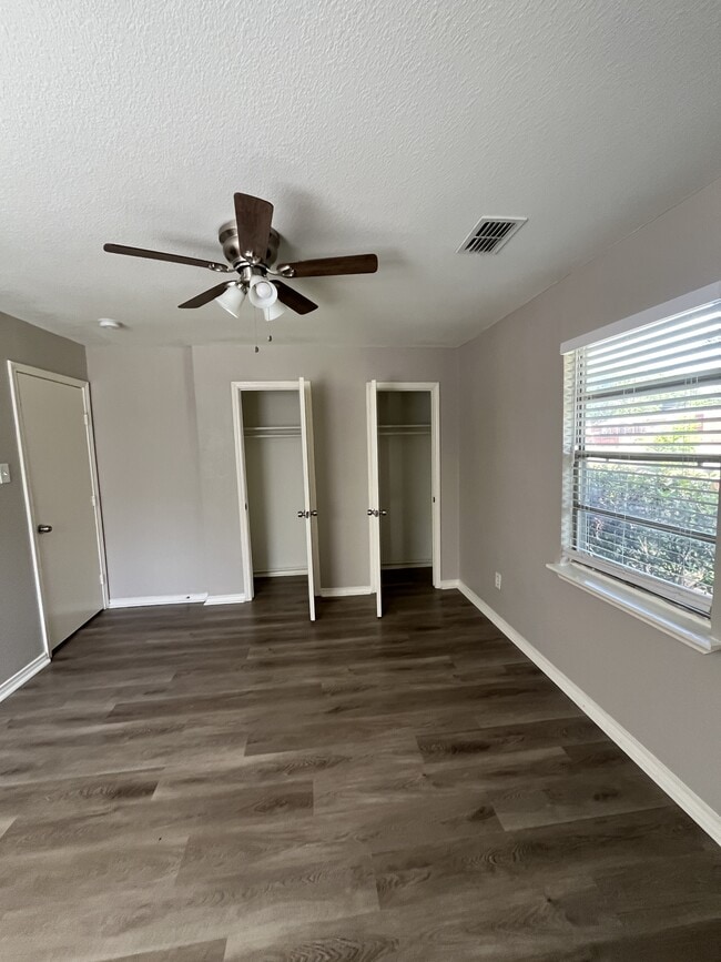 Building Photo - 8328 Campanella Dr
