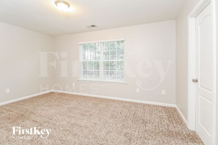 Building Photo - 2648 Kinmere Dr