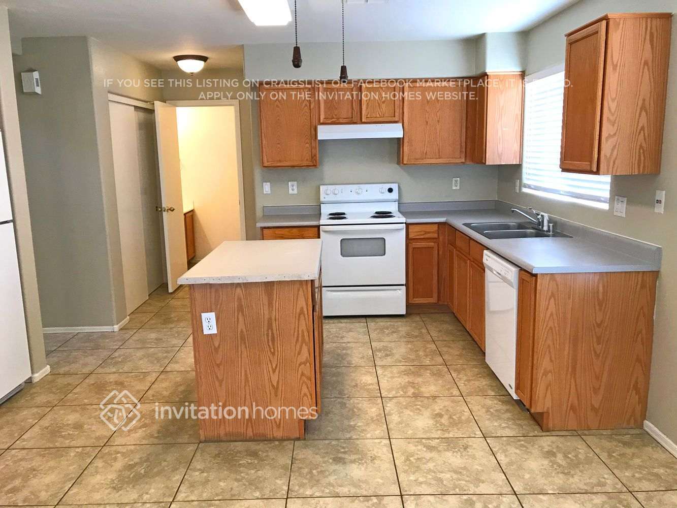 Building Photo - 12590 W Amelia Ave