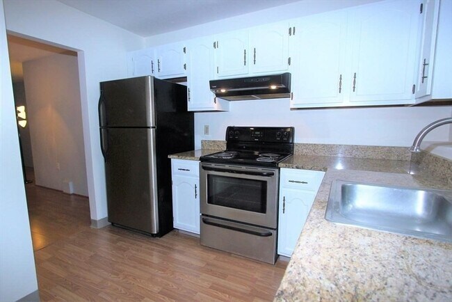 Building Photo - 76 Highwood Dr