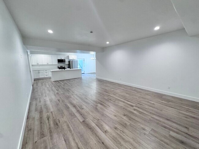 Building Photo - 1436 E 820 N