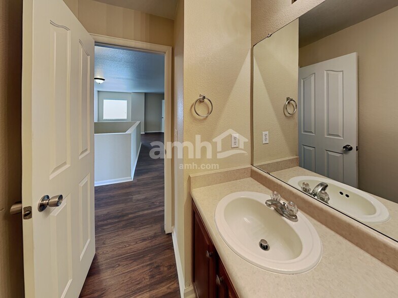 Building Photo - 15662 E 98th Pl