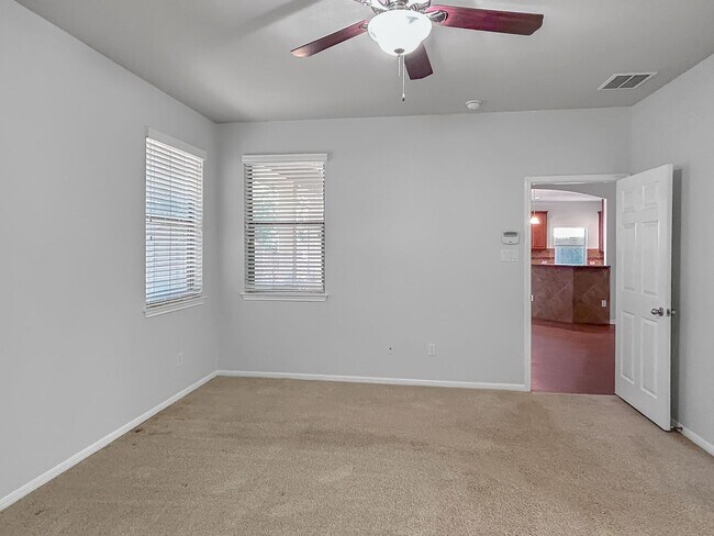 Building Photo - Spacious and Stylish in Schertz!