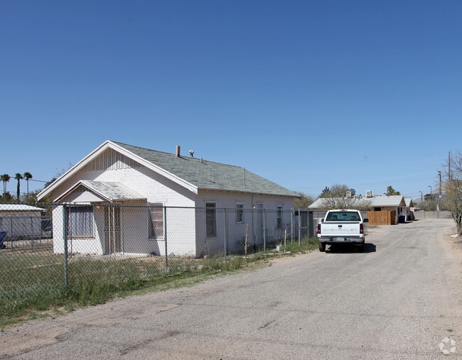 Primary Photo - 1501-1509 E Hedrick Dr