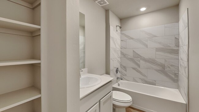 Building Photo - Beautiful Brand New 4 Bedroom Home in Mustang Schools