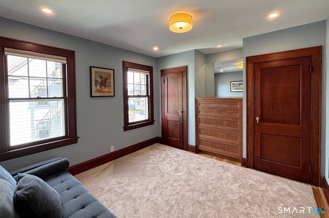 Building Photo - 76 Harborview Ave