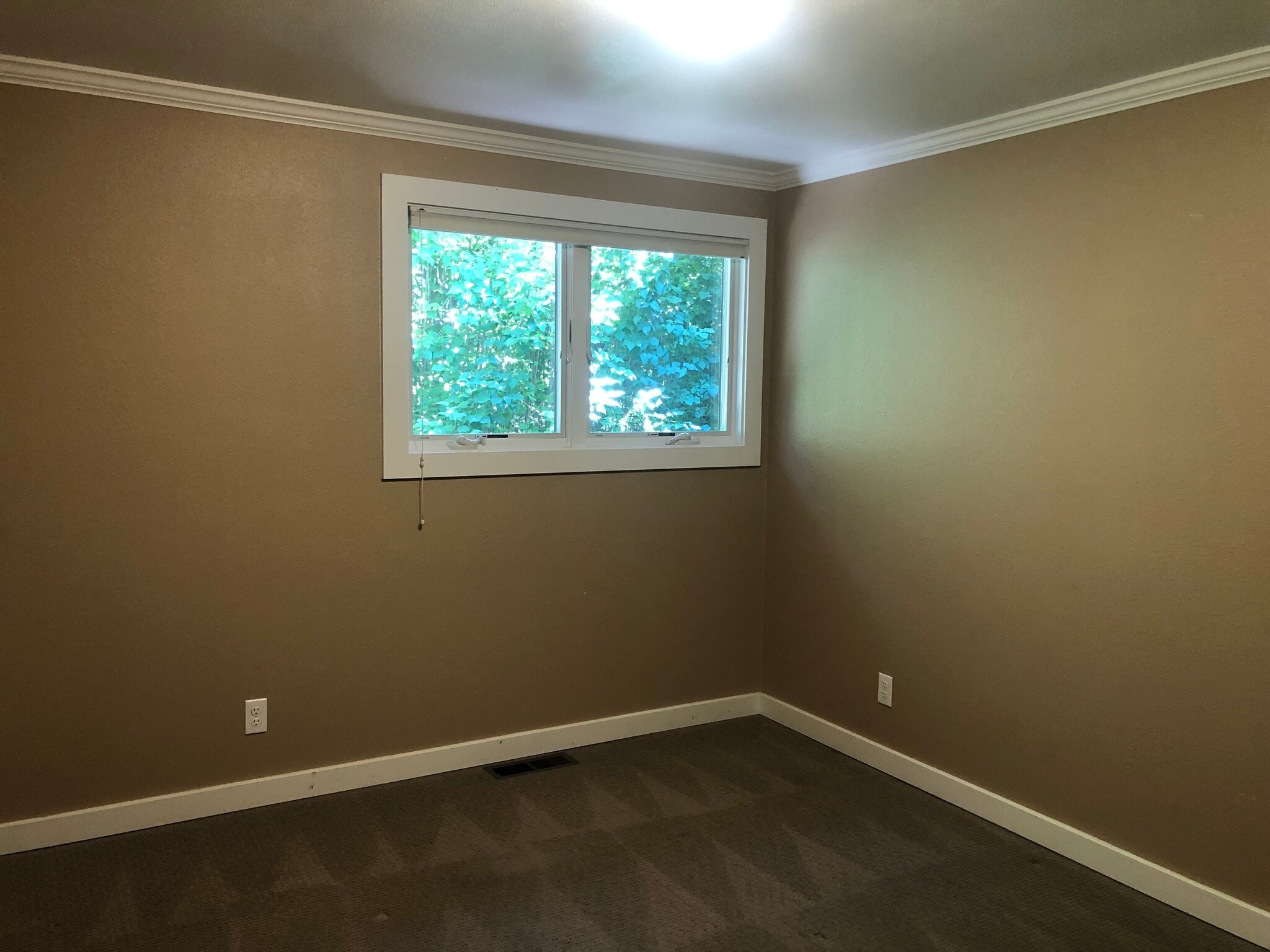 Building Photo - 420 NW Dack St