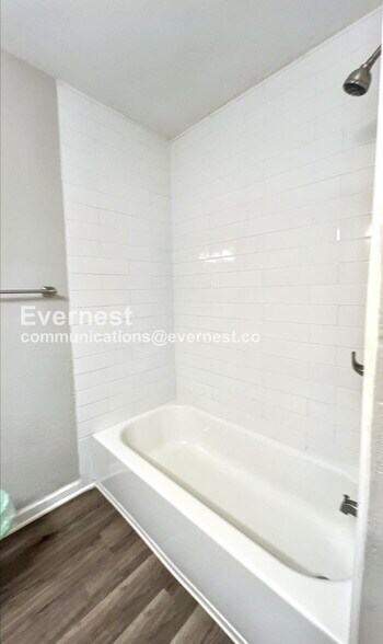 Building Photo - 9611 E 33rd St S