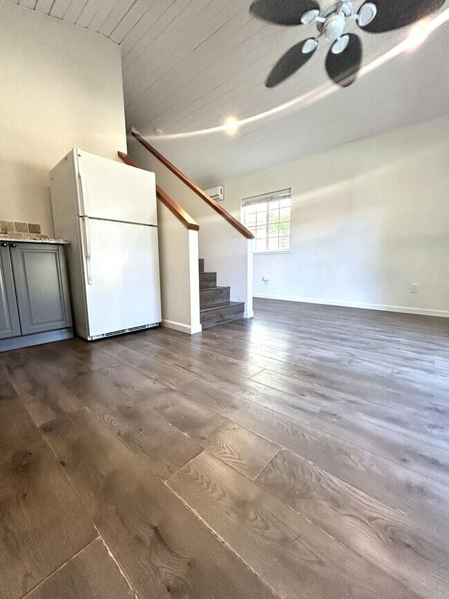 Building Photo - 1-Bedroom ADU with Full Kitchen, Loft & In...