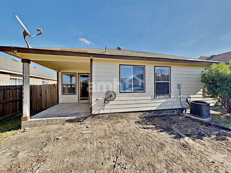 Building Photo - 24727 Maple Crest