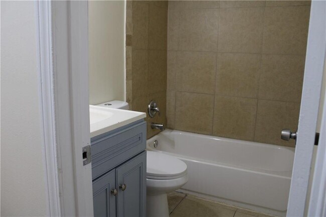 Building Photo - 135 Omega Dr