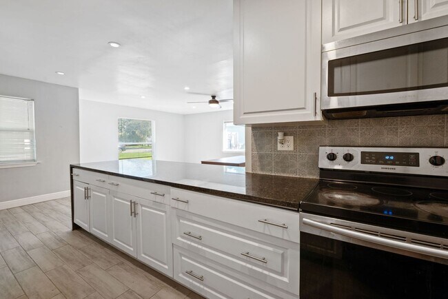 Building Photo - Charming 3-Bed, 2-Bath Home in Prime Fort Lauderdale!