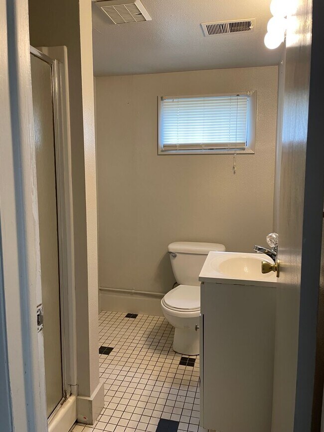 Building Photo - 4 Bed 2 Bath Old Town Fort Collins Home on Corner Lot