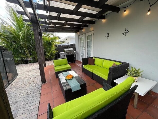 Building Photo - 1143 Lincoln St