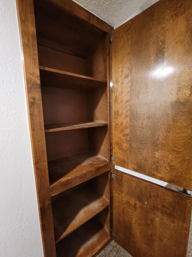 Building Photo - 930 N Indiana St