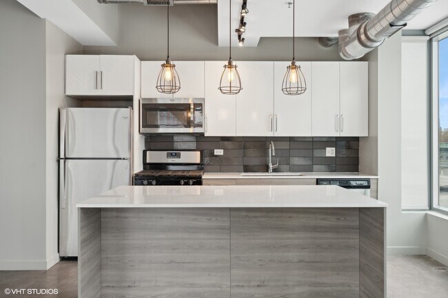 Building Photo - 1241 N Milwaukee Ave